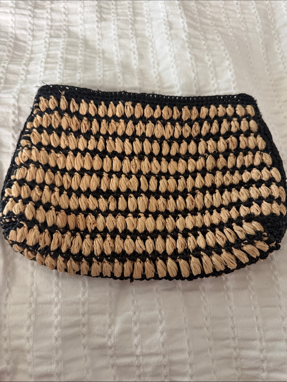 Mar y Sol
Woven Straw Clutch with Black Trim